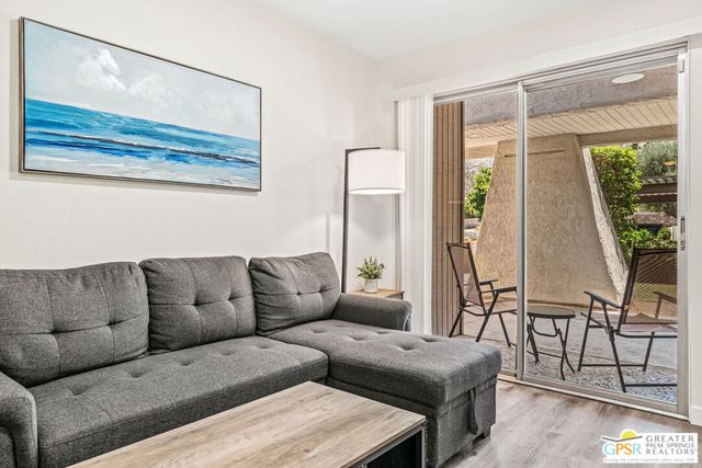 2875 N Los Felices Road 101, Palm Springs, CA 92262