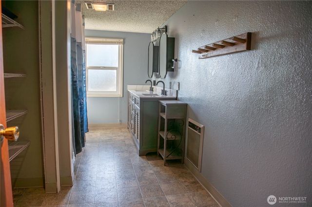 6720 Central Park Drive, Aberdeen, WA 98520