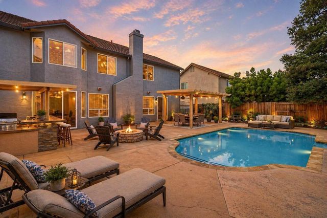 10077 Cristo Dr, Sacramento, CA 95829