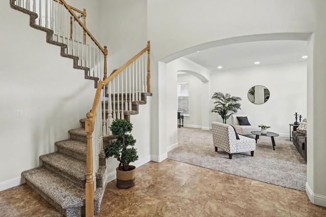 10077 Cristo Dr, Sacramento, CA 95829