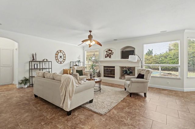 10077 Cristo Dr, Sacramento, CA 95829