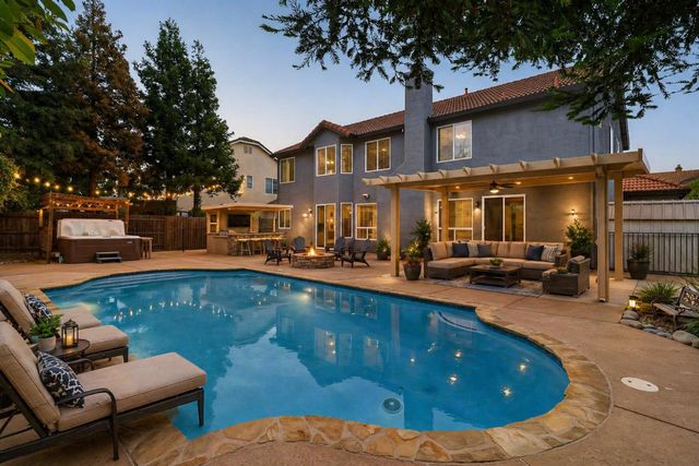 10077 Cristo Dr, Sacramento, CA 95829