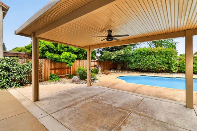 10077 Cristo Dr, Sacramento, CA 95829