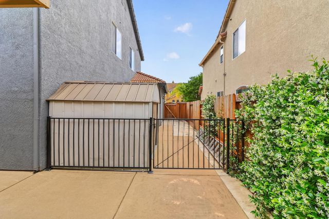 10077 Cristo Dr, Sacramento, CA 95829