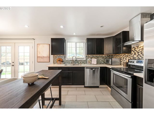 1948 Ne SUNRISE Ln, Hillsboro, OR 97124