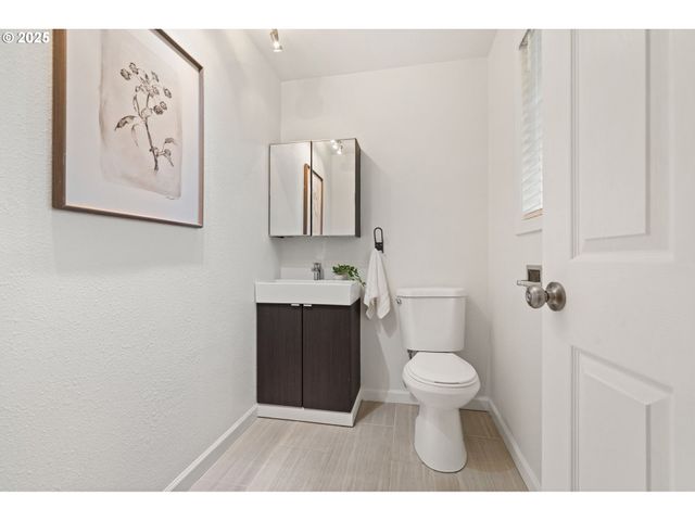 1948 Ne SUNRISE Ln, Hillsboro, OR 97124