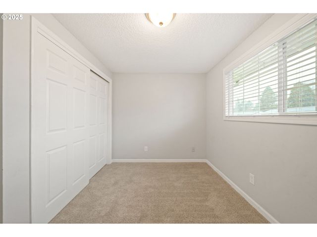 1948 Ne SUNRISE Ln, Hillsboro, OR 97124