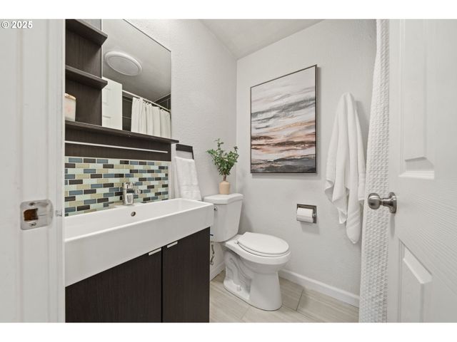 1948 Ne SUNRISE Ln, Hillsboro, OR 97124