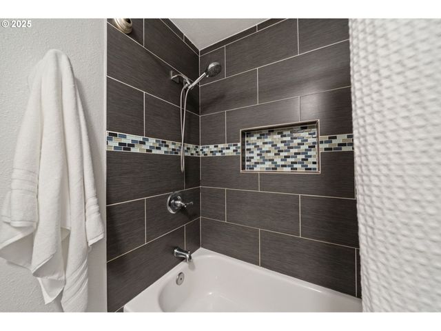 1948 Ne SUNRISE Ln, Hillsboro, OR 97124