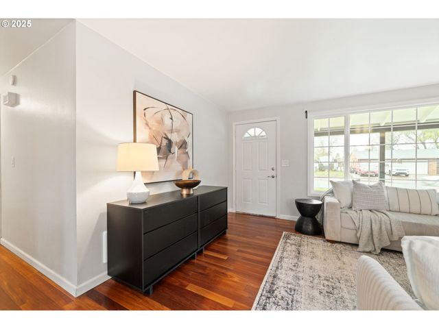 1948 Ne SUNRISE Ln, Hillsboro, OR 97124