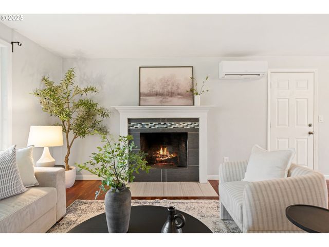 1948 Ne SUNRISE Ln, Hillsboro, OR 97124