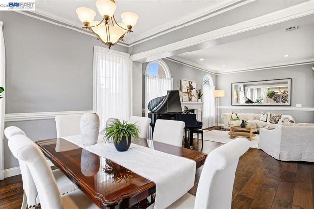 5653 Signal Hill Dr, Dublin, CA 94568