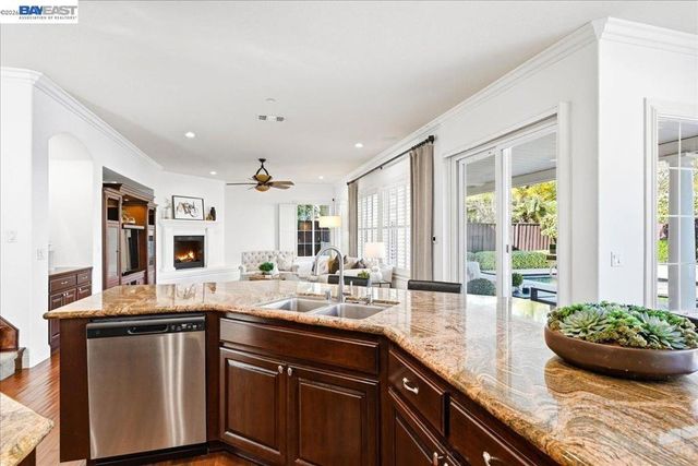 5653 Signal Hill Dr, Dublin, CA 94568