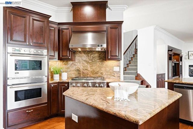 5653 Signal Hill Dr, Dublin, CA 94568