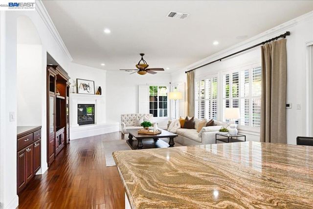 5653 Signal Hill Dr, Dublin, CA 94568