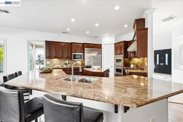 5653 Signal Hill Dr, Dublin, CA 94568