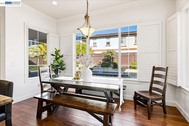 5653 Signal Hill Dr, Dublin, CA 94568