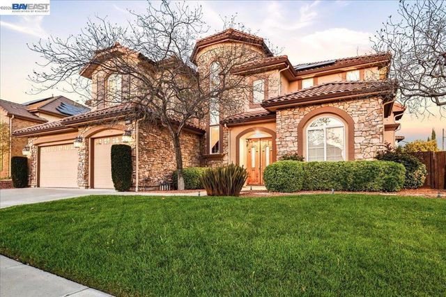 5653 Signal Hill Dr, Dublin, CA 94568