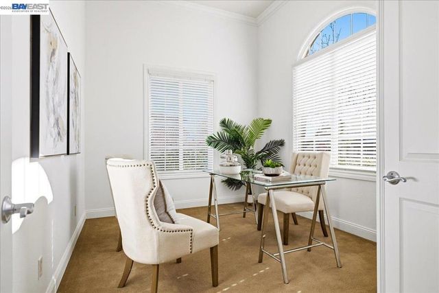 5653 Signal Hill Dr, Dublin, CA 94568