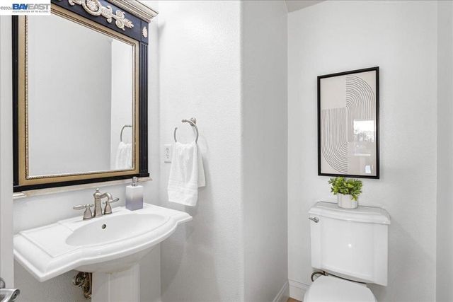 5653 Signal Hill Dr, Dublin, CA 94568