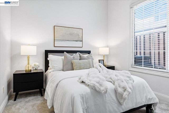 5653 Signal Hill Dr, Dublin, CA 94568