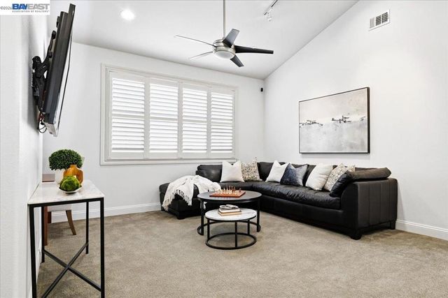 5653 Signal Hill Dr, Dublin, CA 94568