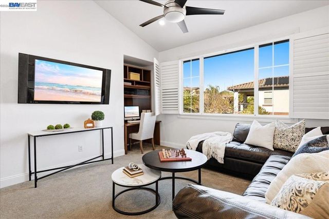 5653 Signal Hill Dr, Dublin, CA 94568