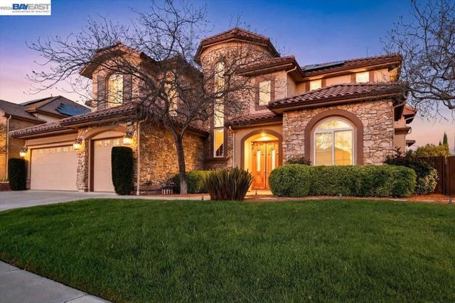 5653 Signal Hill Dr, Dublin, CA 94568