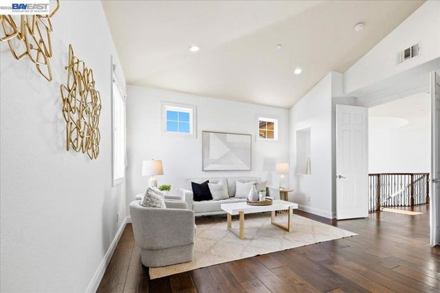 5653 Signal Hill Dr, Dublin, CA 94568