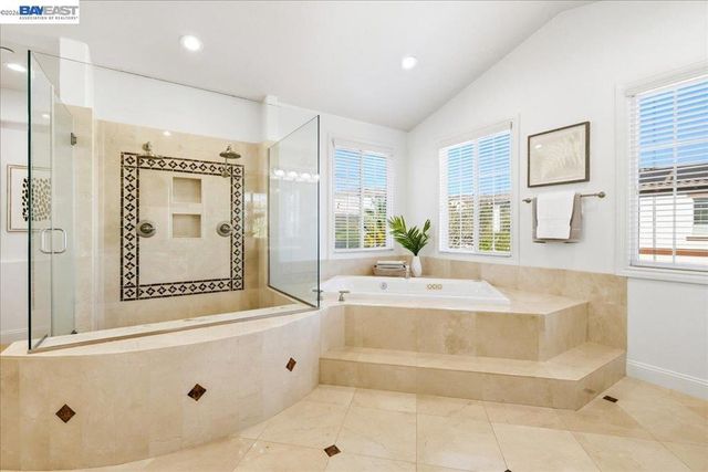 5653 Signal Hill Dr, Dublin, CA 94568