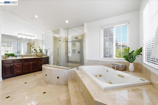 5653 Signal Hill Dr, Dublin, CA 94568