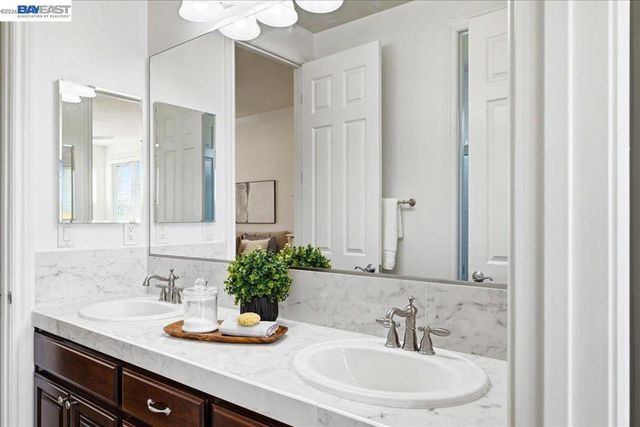 5653 Signal Hill Dr, Dublin, CA 94568