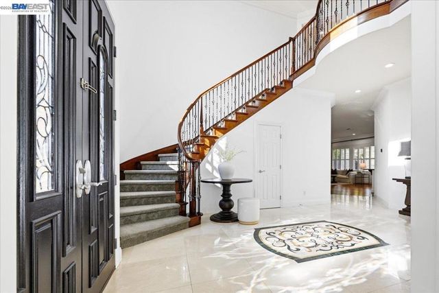 5653 Signal Hill Dr, Dublin, CA 94568