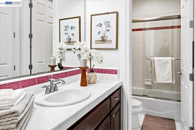 5653 Signal Hill Dr, Dublin, CA 94568