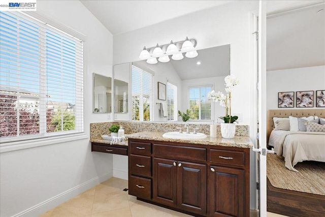 5653 Signal Hill Dr, Dublin, CA 94568