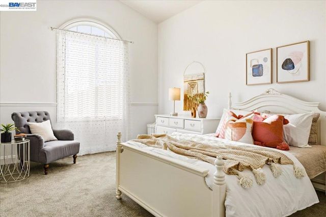 5653 Signal Hill Dr, Dublin, CA 94568