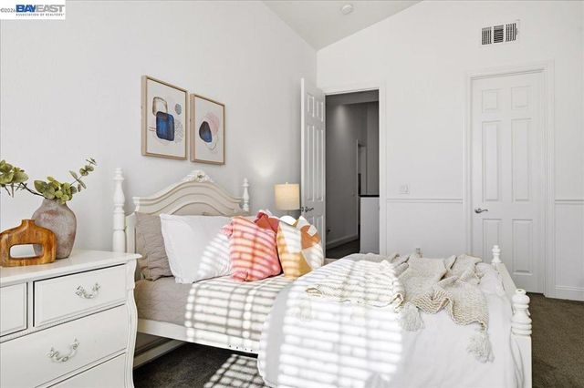 5653 Signal Hill Dr, Dublin, CA 94568