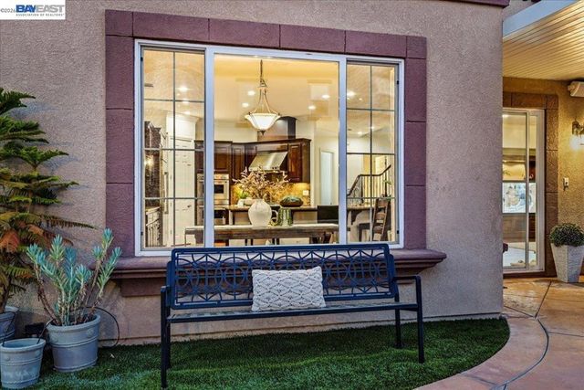 5653 Signal Hill Dr, Dublin, CA 94568