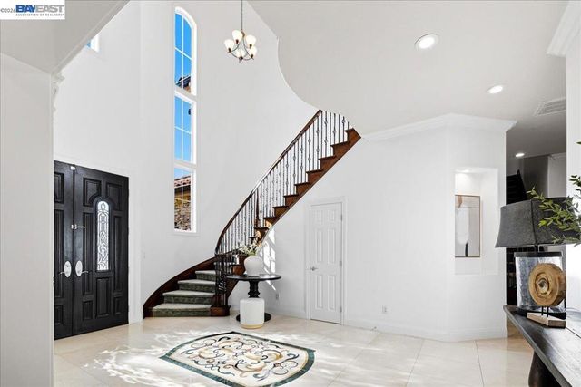 5653 Signal Hill Dr, Dublin, CA 94568