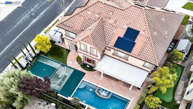 5653 Signal Hill Dr, Dublin, CA 94568