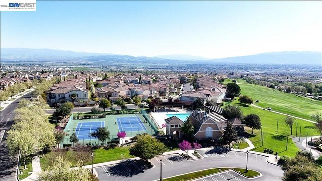 5653 Signal Hill Dr, Dublin, CA 94568