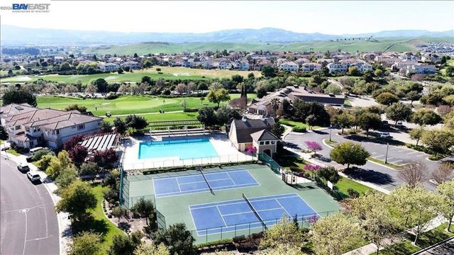 5653 Signal Hill Dr, Dublin, CA 94568