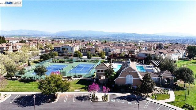 5653 Signal Hill Dr, Dublin, CA 94568