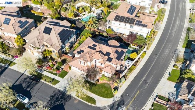 5653 Signal Hill Dr, Dublin, CA 94568