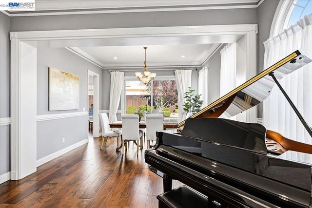 5653 Signal Hill Dr, Dublin, CA 94568