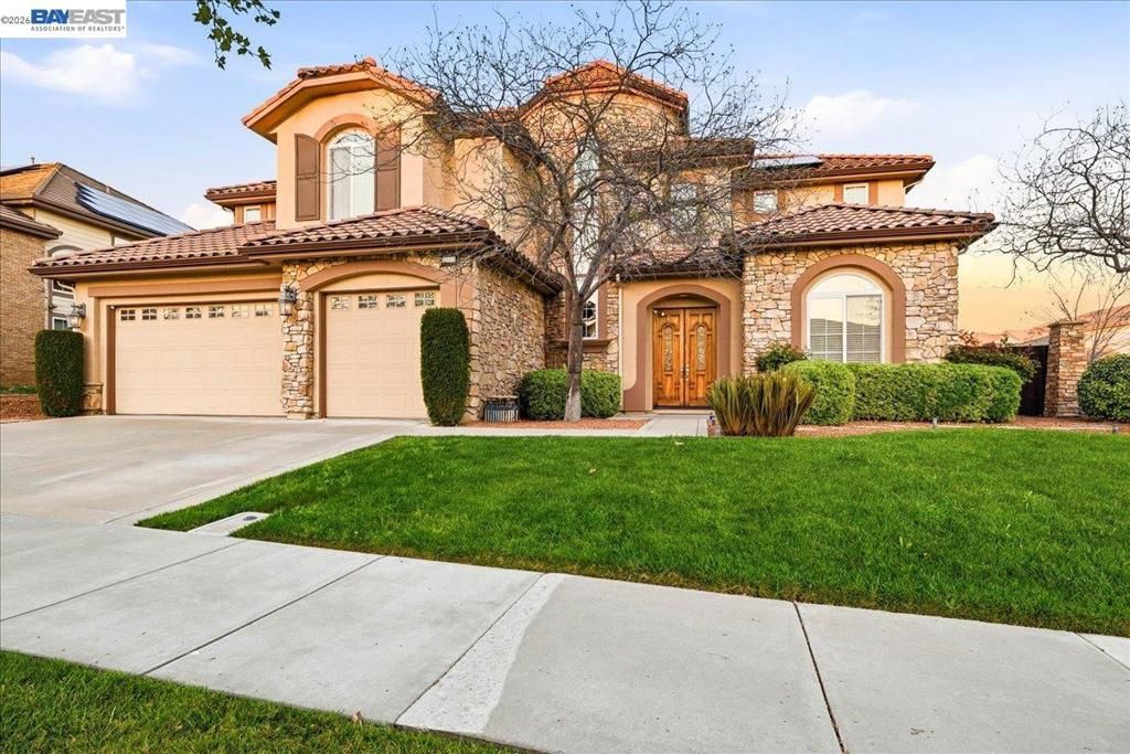 5653 Signal Hill Dr, Dublin, CA 94568