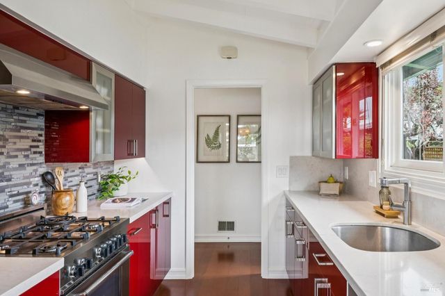 20 Porto Bello Dr, San Rafael, CA 94901