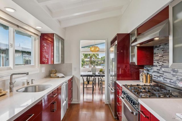 20 Porto Bello Dr, San Rafael, CA 94901