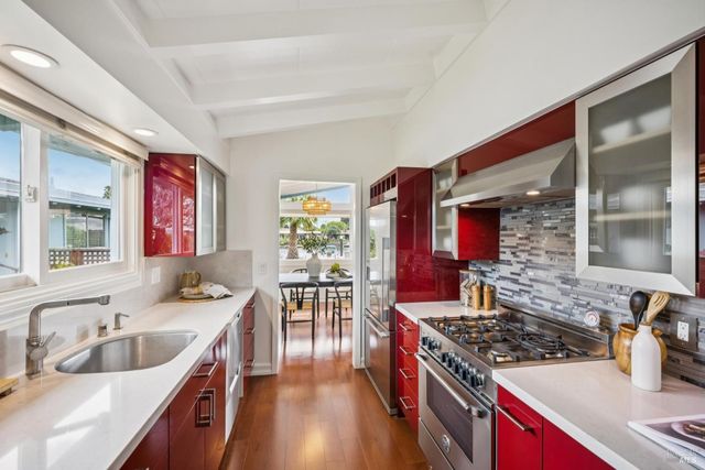 20 Porto Bello Dr, San Rafael, CA 94901