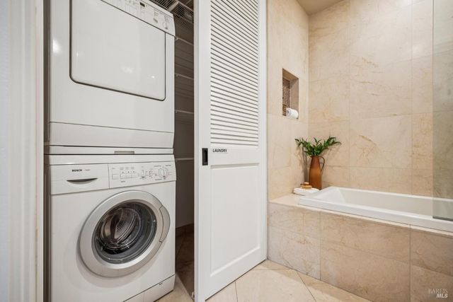 20 Porto Bello Dr, San Rafael, CA 94901